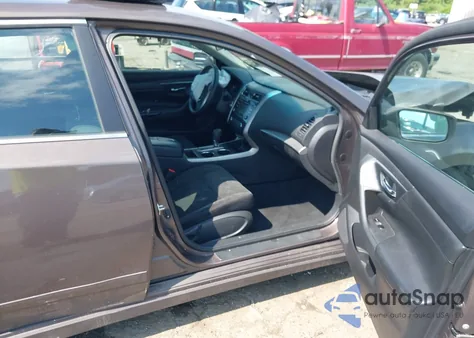 2015 Nissan Altima 2.5 S z USA, uszkodzony, nr VIN 1N4AL3AP4FC581833